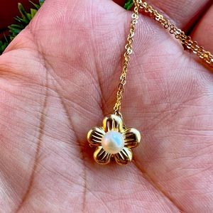 💙SOLD💙14k Hibiscus Pearl Necklace